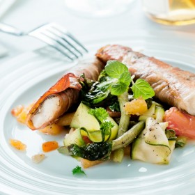 Cod fillet in aged ham with salad
